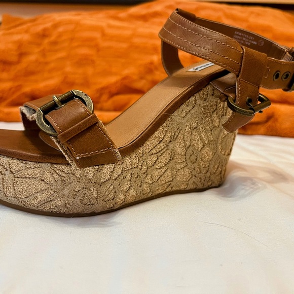 Not Rated Brown and Gold Wedge. Size 10 - Picture 2 of 8
